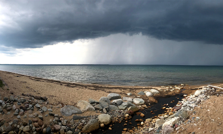 Changement climatique et lacs – La synthèse de données pour mieux comprendre les impacts des tempêtes sur la température des lacs