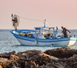 Réduire l’impact environnemental et valoriser les pêcheurs : la combinaison gagnante pour une pêche durable ?